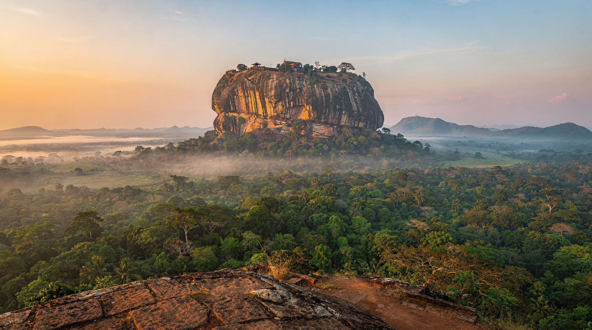 Adam's Peak vs Pidurangala: which to choose for sunrise hike