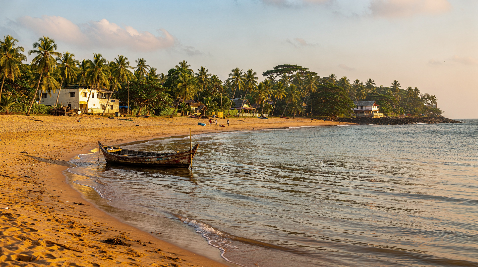 Bentota vs Hikkaduwa: which to choose for south-west base