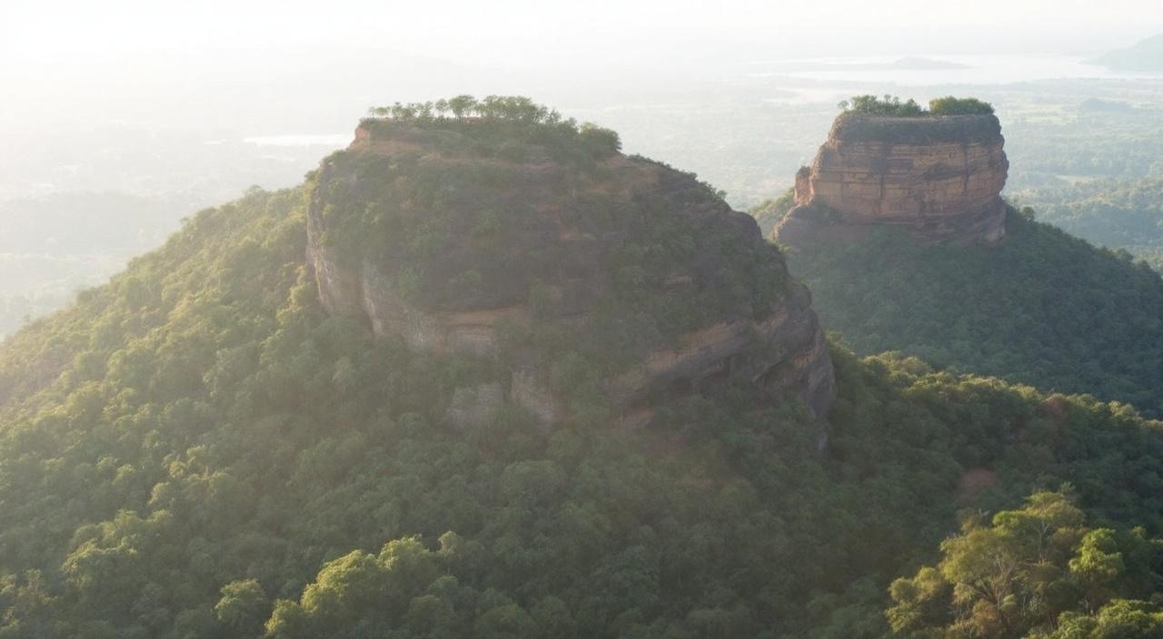 Sigiriya vs Pidurangala: which rock to climb?